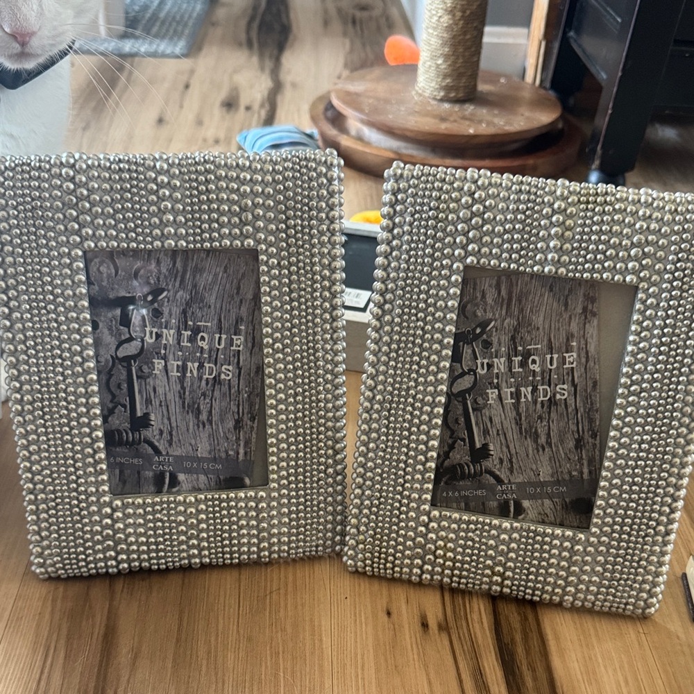 Elegant Silver Beaded Photo Frame Set